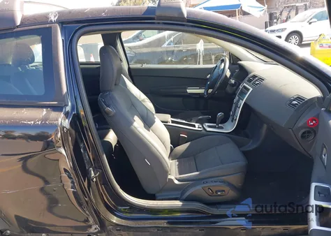 2012 Volvo C30 T5 from USA, damaged, VIN YV1672MK4C2267979